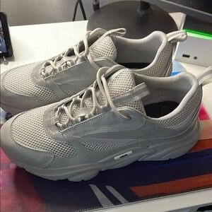 Stylish Gray Men's Sneakers